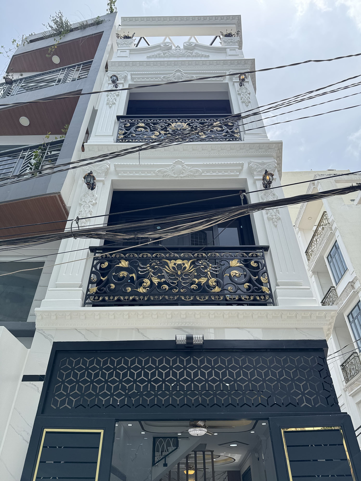 Tuyệt phẩm 3lầu full nội thất cao cấp (xây ở) hẻm ôtô 7 chỗ đổ trong nhà khu VIP Nguyễn Thượng Hiền